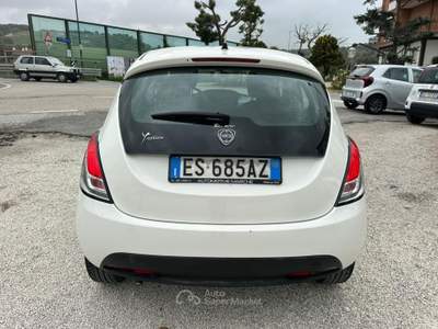 Lancia Ypsilon Ypsilon 1.2 8v Gold s&amp;s 69cv Bianco usata Altidona