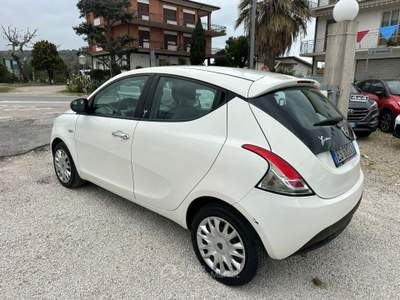Lancia Ypsilon Ypsilon 1.2 8v Gold s&amp;s 69cv Bianco usata Altidona