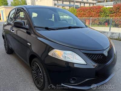 Lancia Ypsilon 5 porte GPL Ecochic Black usata Manerba del Garda