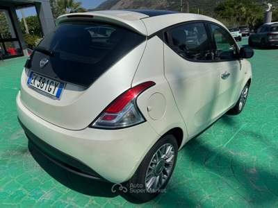 Lancia Ypsilon 5 porte S&S Platinum Bianco usata Aquino