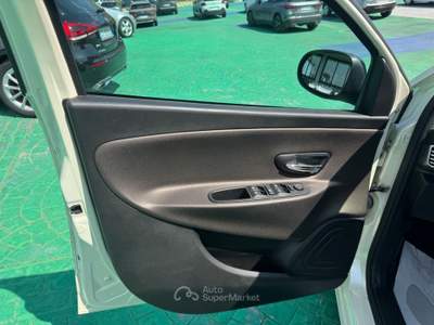 Lancia Ypsilon 5 porte S&S Platinum Bianco usata Aquino