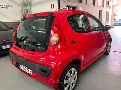Peugeot 107 107  1.0 12v Access (desir) 5p FL Rosso usata MILANO