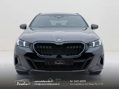 BMW Serie 5 530d Futura d Touring 48V xdrive MSport Pro auto Rosso usata Riese Pio X