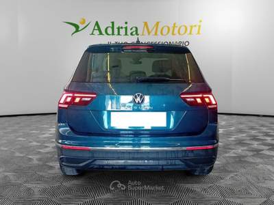 Volkswagen Tiguan 2.0 TDI SCR 110KW Life DSG Blu/Azzurro usata Pordenone