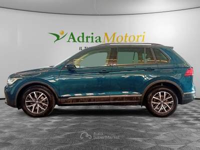 Volkswagen Tiguan 2.0 TDI SCR 110KW Life DSG Blu/Azzurro usata Pordenone