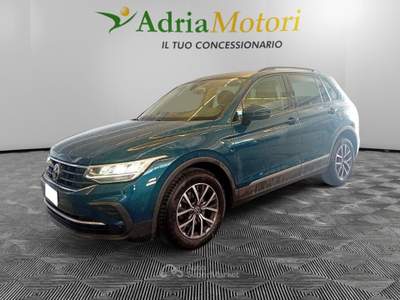 Volkswagen Tiguan 2.0 TDI SCR 110KW Life DSG Blu/Azzurro usata Pordenone