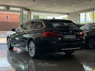 BMW Serie 5 520d 520 Touring 520d Luxury auto Nero usata Cassola