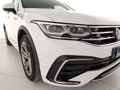 Volkswagen Tiguan 2.0 TDI SCR 110KW R-Line DSG 4MOTION Bianco usata Massa
