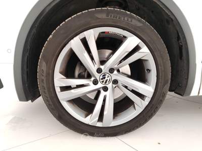 Volkswagen Tiguan 2.0 TDI SCR 110KW R-Line DSG 4MOTION Bianco usata Massa