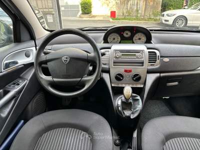 Lancia Ypsilon Argento Nero usata Genova