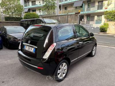 Lancia Ypsilon Argento Nero usata Genova