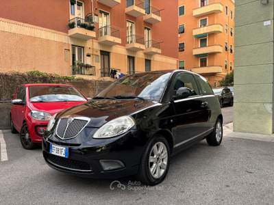 Lancia Ypsilon Argento Nero usata Genova
