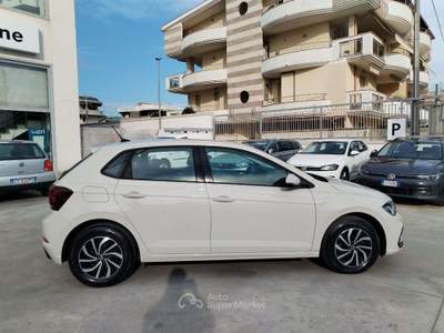 Volkswagen Polo 1.0 tsi Life 95cv dsg -Led-Cockpit-Tech Pack-Climatronic- Grigio usata Francavilla al Mare