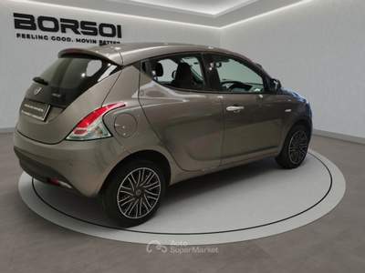 Lancia Ypsilon  - ypsilon 1.0 firefly 5 porte s&s hybrid gold Grigio usata Treviso