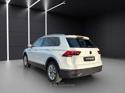 Volkswagen Tiguan 2.0 TDI 150 CV SCR DSG Life Bianco usata San Nicola la Strada