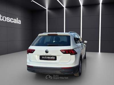 Volkswagen Tiguan 2.0 TDI 150 CV SCR DSG Life Bianco usata San Nicola la Strada