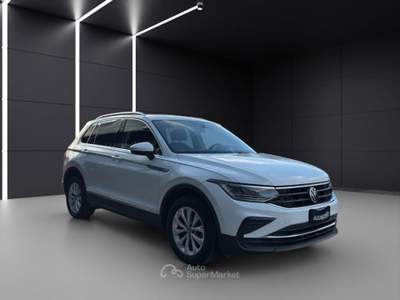 Volkswagen Tiguan 2.0 TDI 150 CV SCR DSG Life Bianco usata San Nicola la Strada