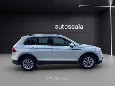 Volkswagen Tiguan 2.0 TDI 150 CV SCR DSG Life Bianco usata Napoli