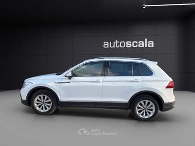 Volkswagen Tiguan 2.0 TDI 150 CV SCR DSG Life Bianco usata Napoli