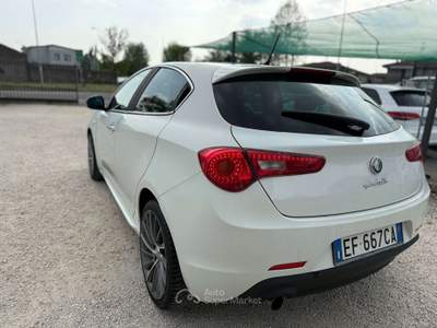 Alfa Romeo Giulietta Giulietta 1.6 jtdm(2) Distinctive Bianco usata Rezzato