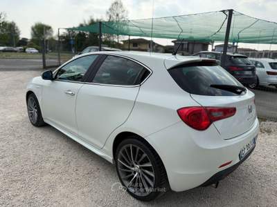 Alfa Romeo Giulietta Giulietta 1.6 jtdm(2) Distinctive Bianco usata Rezzato