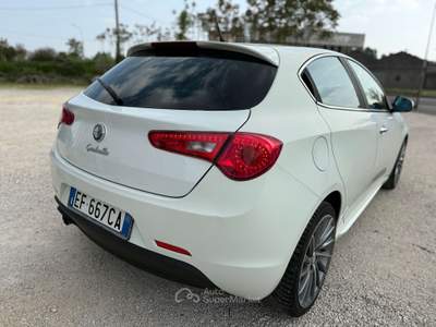 Alfa Romeo Giulietta Giulietta 1.6 jtdm(2) Distinctive Bianco usata Rezzato