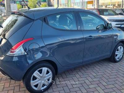 Lancia Ypsilon 1.2 69 CV 5 porte Elefantino Grigio usata Savona