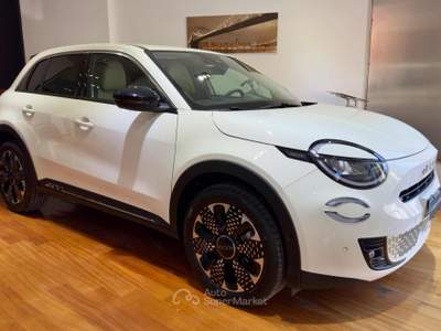 Fiat 600 Hybrid 110 CV DCT MHEV La Prima Bianco usata Afragola