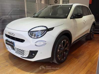 Fiat 600 Hybrid 110 CV DCT MHEV La Prima Bianco usata Afragola