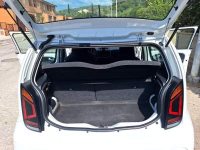 Volkswagen up! perfetta unico proprietario  tagliandata wolkswagen non fumatore Bianco usata Piombino