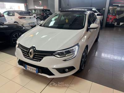 Renault Mégane Megane IV 2016 Grand Coupe Grand Coupe 1.5 blue dci Executive 115cv Bianco usata Romano di Lombardia