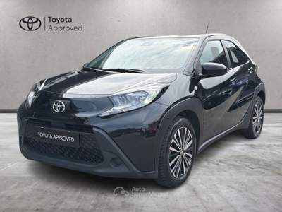 Toyota Aygo X 1.0B (72 CV) Active Nero usata Varese