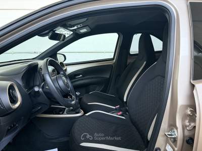 Toyota Aygo Aygo X 1.0 Lounge Air 72cv TUA DA 169,00 AL MESE Oro usata San Giuseppe Vesuviano