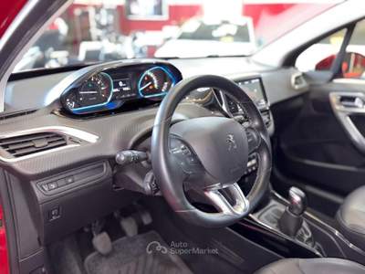 Peugeot 2008 PureTech 82 Allure S/S Rosso usata Cornate D'adda