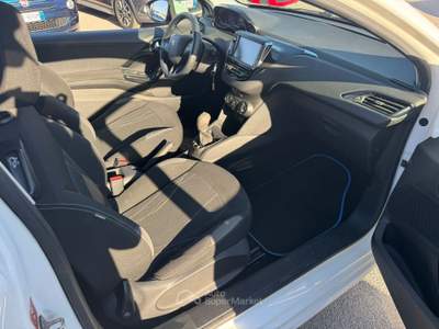 Peugeot 208 Active 1.0 VTi 68cv Bianco usata San Giuseppe Vesuviano