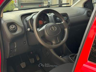 Toyota Aygo 1.0 70 cv 5 porte x-cite Rosso usata SANTERAMO IN COLLE