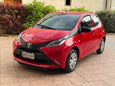 Toyota Aygo 1.0 70 cv 5 porte x-cite Rosso usata SANTERAMO IN COLLE