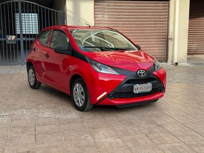 Toyota Aygo 1.0 70 cv 5 porte x-cite Rosso usata SANTERAMO IN COLLE