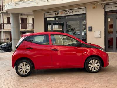 Toyota Aygo 1.0 70 cv 5 porte x-cite Rosso usata SANTERAMO IN COLLE