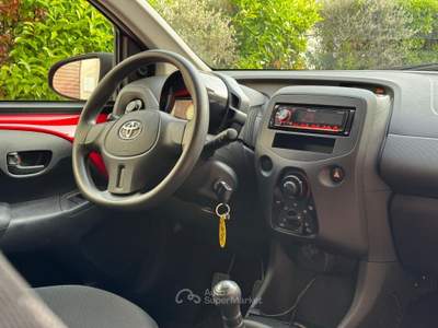 Toyota Aygo 1.0 70 cv 5 porte x-cite Rosso usata SANTERAMO IN COLLE