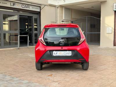 Toyota Aygo 1.0 70 cv 5 porte x-cite Rosso usata SANTERAMO IN COLLE
