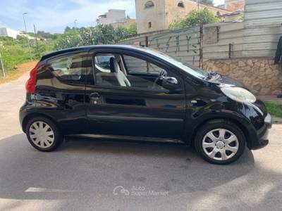 Peugeot 107 3p. Sweet Years Nero usata Grottaglie