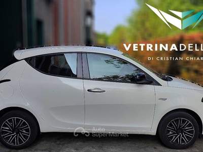 Lancia Ypsilon 1.0 FireFly 5p.S&S Hybryd Gold Bianco usata Ozzero
