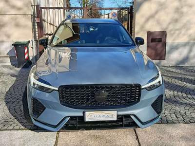 Volvo XC60 Plus Dark 2.0 B4 MHEV Grigio usata Novara