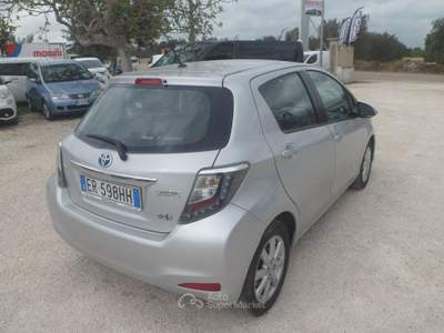Toyota Yaris 5 porte Lounge Più Argento usata San Michele Salentino