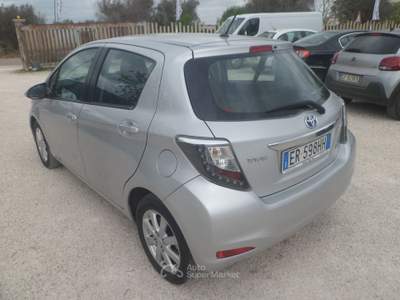 Toyota Yaris 5 porte Lounge Più Argento usata San Michele Salentino
