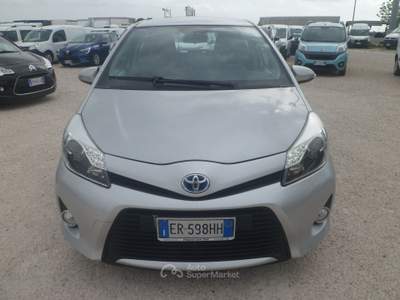 Toyota Yaris 5 porte Lounge Più Argento usata San Michele Salentino