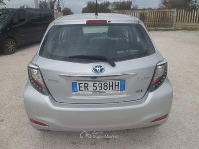 Toyota Yaris 5 porte Lounge Più Argento usata San Michele Salentino