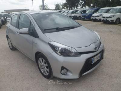 Toyota Yaris 5 porte Lounge Più Argento usata San Michele Salentino