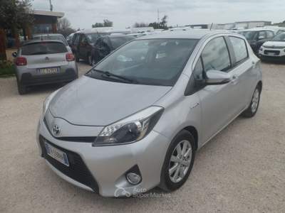 Toyota Yaris 5 porte Lounge Più Argento usata San Michele Salentino